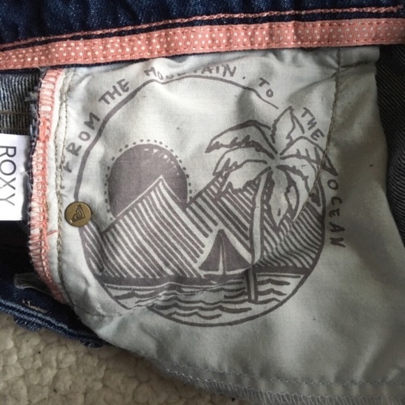 🛍 Roxy Distressed Cutoff Jean short 28 - Picture 4 of 4